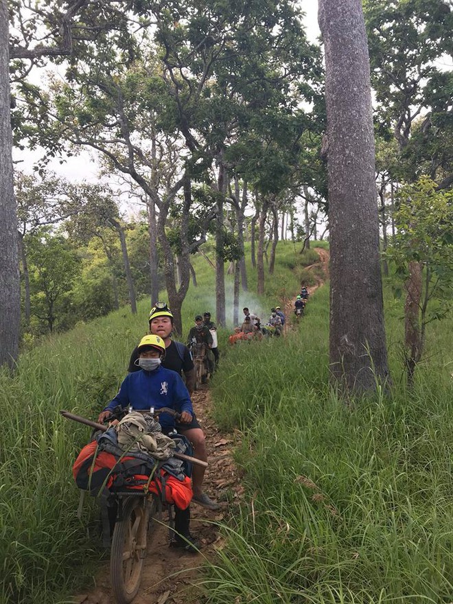 Đoàn cứu hộ kể lại hành trình khốc liệt suốt 3 ngày tìm cách đưa thi thể nam phượt thủ ra khỏi thác Lao Phào để về với gia đình - Ảnh 9.
