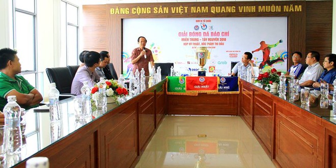 Hơn 300 phóng viên, nhà báo khu vực miền Trung – Tây Nguyên dự giải bóng đá báo chí - Ảnh 1.