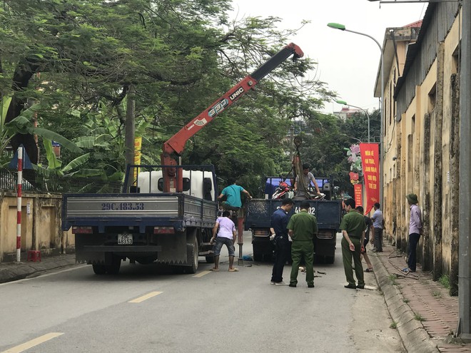 3 mẹ con bị cuốn vào gầm xe tải tử vong: Người chồng hét lớn nhưng tài xế không nghe thấy - Ảnh 2.