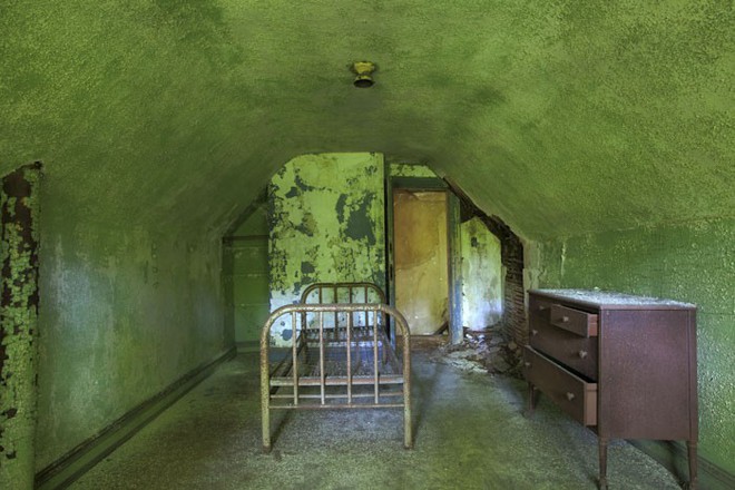 Hòn đảo đáng sợ nhất trong lịch sử Mỹ: Chỉ cách thành phố New York vài dặm, nơi giam giữ cách ly người mang bệnh dịch tới chết - Ảnh 8.