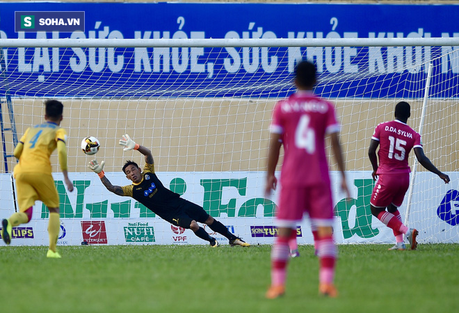 Thanh Hóa chịu 2 quả penalty đầy khó hiểu; đàn anh tỏa sáng trong ngày Bùi Tiến Dũng dự bị - Ảnh 2.