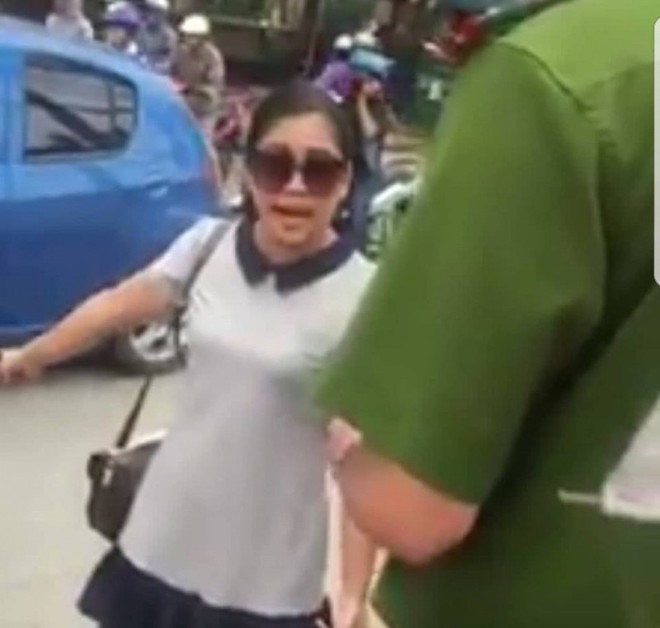 Nạn nhân vụ tài xế nói con người không quan trọng: Chị Trang bắt em đền xe cho chị ấy - Ảnh 1.