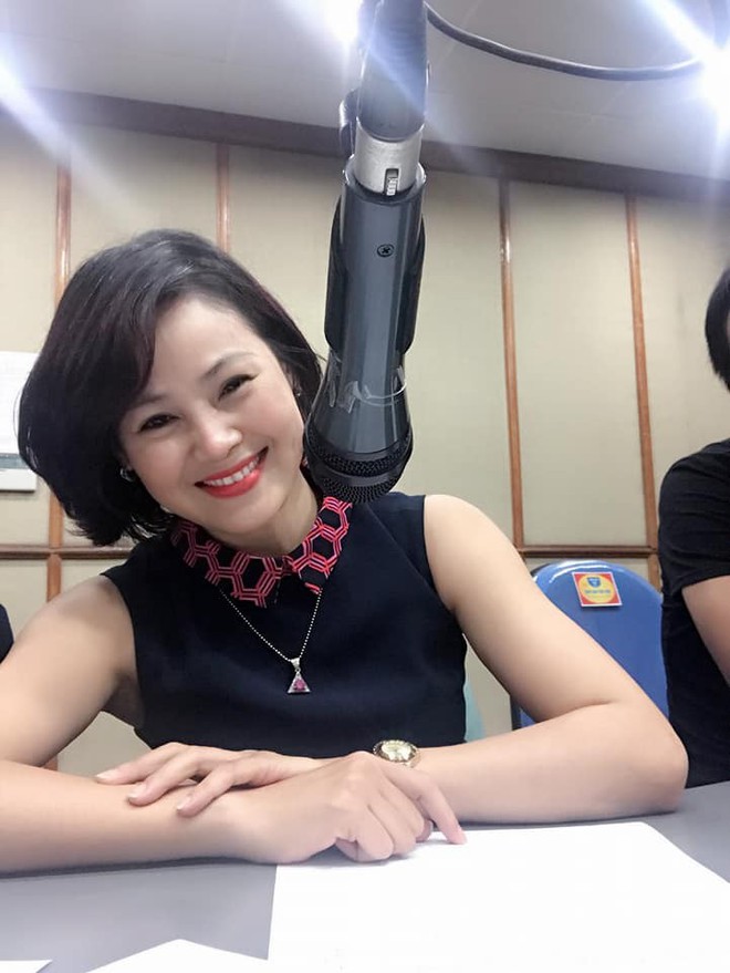 Vẻ xinh đẹp ngoài đời của chị bán cua phim Phía trước là bầu trời đang gây sốt - Ảnh 2.