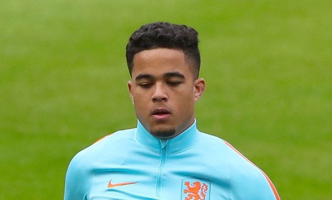 Huyền thoại MU tìm mọi cách ngăn cản Kluivert đến Old Trafford - Ảnh 1.