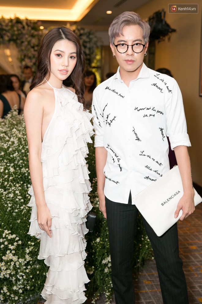 Livestream: Hội bạn th&acirc;n nh&agrave; gi&agrave;u diện t&ocirc;ng trắng dự lễ cưới của Diệp L&acirc;m Anh - Ảnh 18.