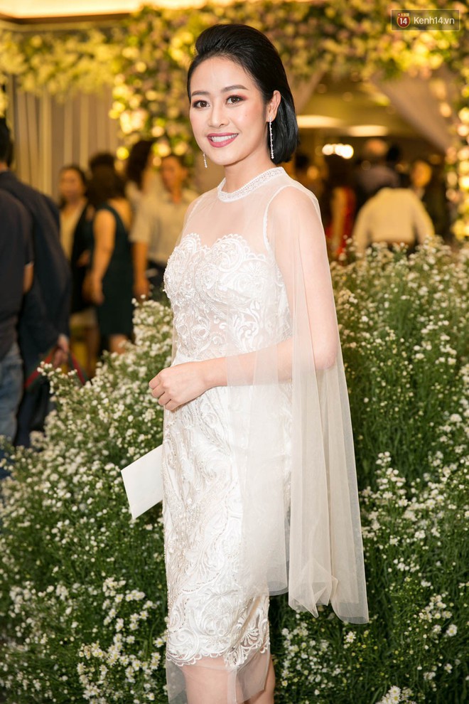 Livestream: Hội bạn th&acirc;n nh&agrave; gi&agrave;u diện t&ocirc;ng trắng dự lễ cưới của Diệp L&acirc;m Anh - Ảnh 20.