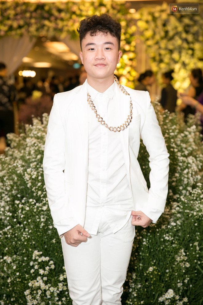 Livestream: Hội bạn th&acirc;n nh&agrave; gi&agrave;u diện t&ocirc;ng trắng dự lễ cưới của Diệp L&acirc;m Anh - Ảnh 24.