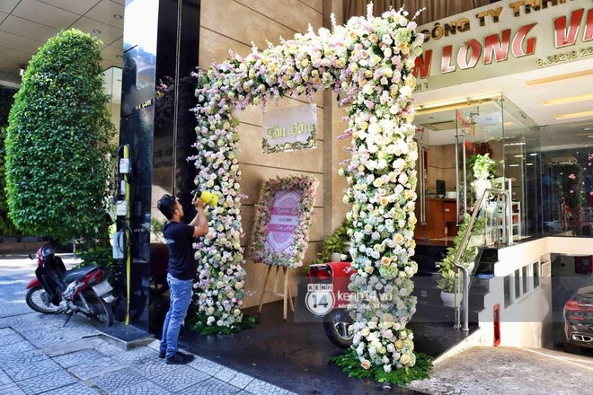 &Ocirc;ng x&atilde; thiếu gia chuẩn bị d&agrave;n xe hơn chục tỷ đến đ&oacute;n Diệp L&acirc;m Anh trong lễ rước d&acirc;u diễn ra s&aacute;ng nay - Ảnh 7.