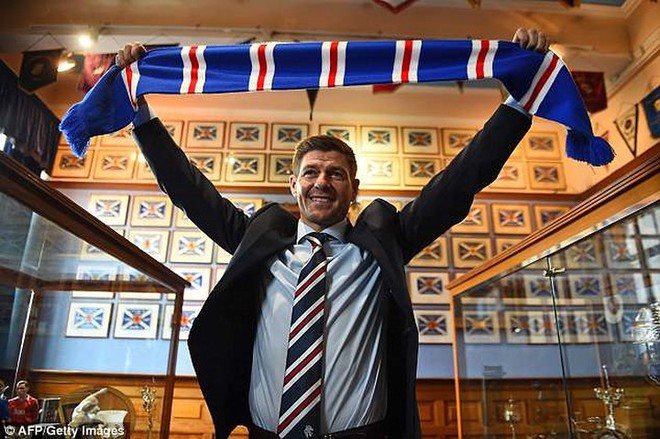 Chùm ảnh: “Biển người” chào đón Gerrard trở thành HLV của Rangers - Ảnh 8.