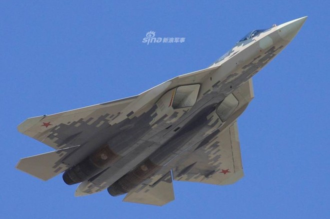 Nga mang Su-57 ra diễu binh khi vẫn chưa hoàn thiện? - Ảnh 2.