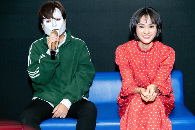 Hiền Hồ quấn qu&yacute;t b&ecirc;n nhạc sĩ đeo mặt nạ  - Ảnh 7.