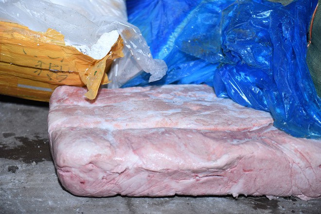 Bộ Công an chặn bắt 10 tấn nầm lợn bốc mùi nghi nhập chui từ Trung Quốc - Ảnh 9.
