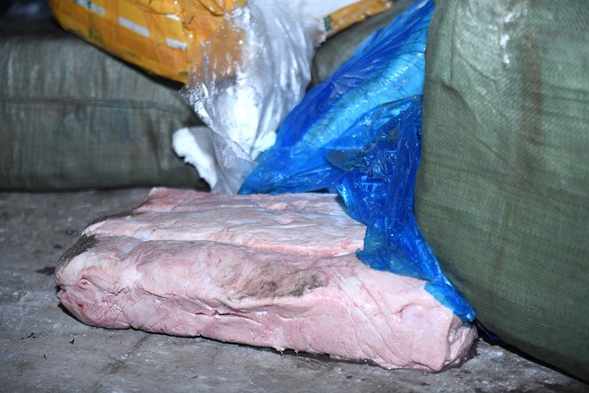 Bộ Công an chặn bắt 10 tấn nầm lợn bốc mùi nghi nhập chui từ Trung Quốc - Ảnh 4.