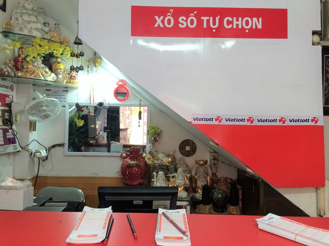 Chủ đại lý bán tấm vé Vietlott 300 tỷ: Người trúng biết tin nhưng chẳng dám quay lại cửa hàng” - Ảnh 2.