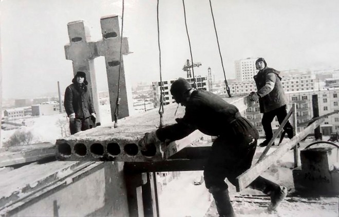 Chùm ảnh ấn tượng về xây dựng các toà nhà chung cư ở Liên Xô - Ảnh 2.