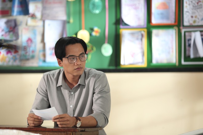 Nhiều sạn vô lý trong phim Em gái mưa, đặc biệt là vai thầy giáo của Mai Tài Phến - Ảnh 4.