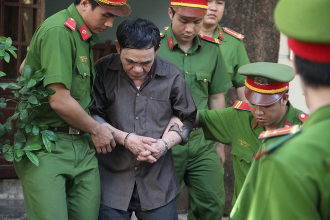 Tham ô hơn 54 tỷ đồng, Trưởng Ban Bồi thường giải phóng mặt bằng quận Tân Phú lãnh án tử hình - Ảnh 1.