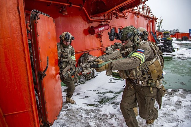 Đặc nhiệm Vệ binh Quốc gia Nga huấn luyện tiêu diệt khủng bố ở Bắc cực - Ảnh 5.