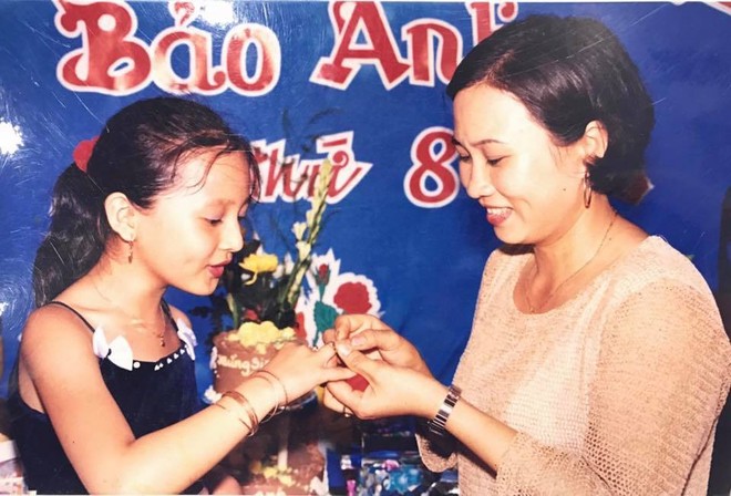 Mẹ ruột ca sĩ Bảo Anh ngày càng trẻ đẹp, sành điệu - Ảnh 5.