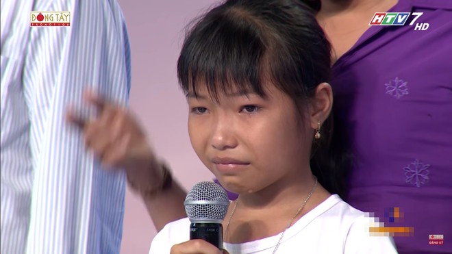 Hoài Linh, Việt Hương khóc trước câu nói ám ảnh của cô bé rơi xuống giếng 12m - Ảnh 8.