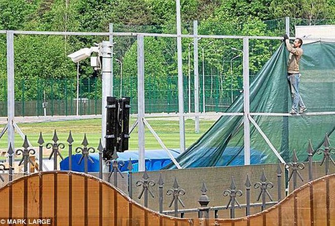 Sợ lộ binh pháp, tuyển Anh dựng hàng rào 4m quanh sân tập  World Cup 2018 - Ảnh 1.