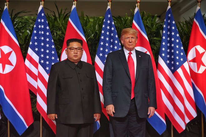 Chùm ảnh: Sự tương tác thú vị giữa Tổng thống Trump và lãnh đạo Triều Tiên Kim Jong-un - Ảnh 7.