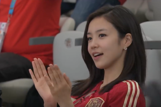 Nữ MC Hàn Quốc có nụ cười đổi đời tại World Cup 2014 giờ ra sao? - Ảnh 2.