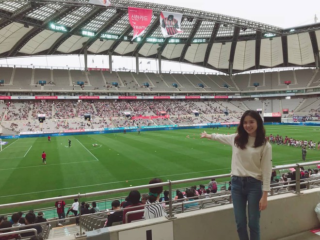Nữ MC Hàn Quốc có nụ cười đổi đời tại World Cup 2014 giờ ra sao? - Ảnh 11.