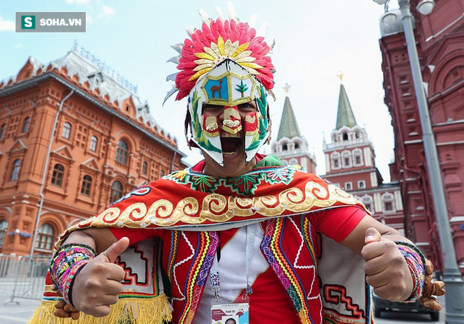 Cổ động viên ùn ùn chờ khai mạc, World Cup 2018 giúp FIFA thu tiền kỷ lục - Ảnh 1.