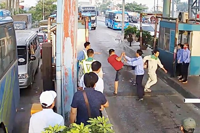 Trạm thu phí BOT Tân Đệ: Tài xế bức xúc, vì sao? - Ảnh 1. Trạm thu phí BOT Tân Đệ: Tài xế bức xúc, vì sao? - Ảnh 1.