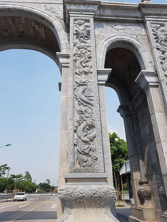 Cận cảnh cổng làng 11 tỷ ở Ninh Bình - Ảnh 2. Cận cảnh cổng làng 11 tỷ ở Ninh Bình - Ảnh 2.