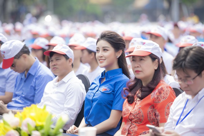 Á hậu Huyền My diễu hành cùng 5.000 đoàn viên trong sự kiện đặc biệt tại Thủ đô - Ảnh 3.