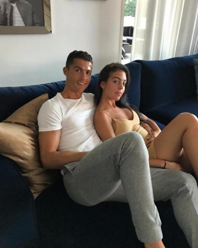 Nhan sắc bốc lửa của cô bạn gái được Ronaldo yêu thương, chiều chuộng - Ảnh 11.