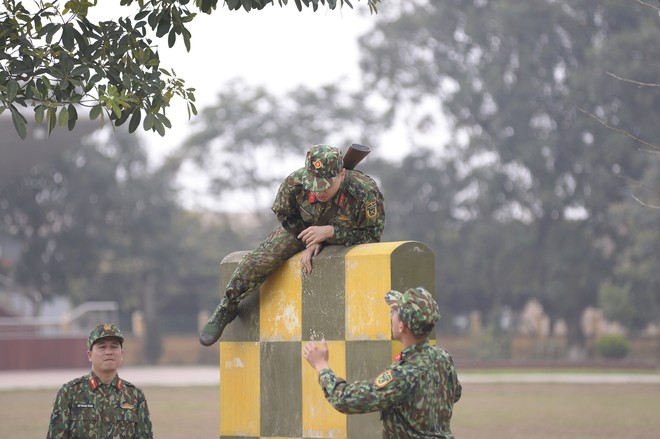 Sao nhập ngũ: Hoàng Tôn hốt hoảng khi nghe tiếng đạn hơi nổ - Ảnh 10.