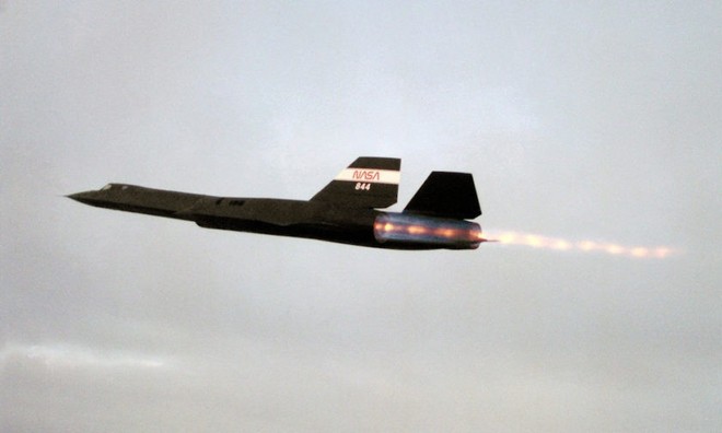 Siêu máy bay do thám Mỹ: Thoát hiểm hàng nghìn vụ tấn công tên lửa trong suốt 24 năm - Ảnh 2.