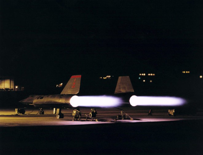 Siêu máy bay do thám Mỹ: Thoát hiểm hàng nghìn vụ tấn công tên lửa trong suốt 24 năm - Ảnh 6.