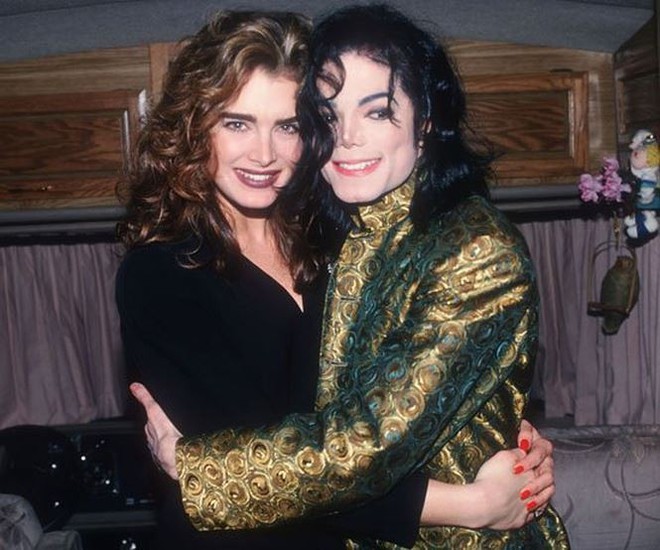 Tình cũ Michael Jackson – minh tinh Brooke Shields bốc lửa ở tuổi 53 - Ảnh 1.