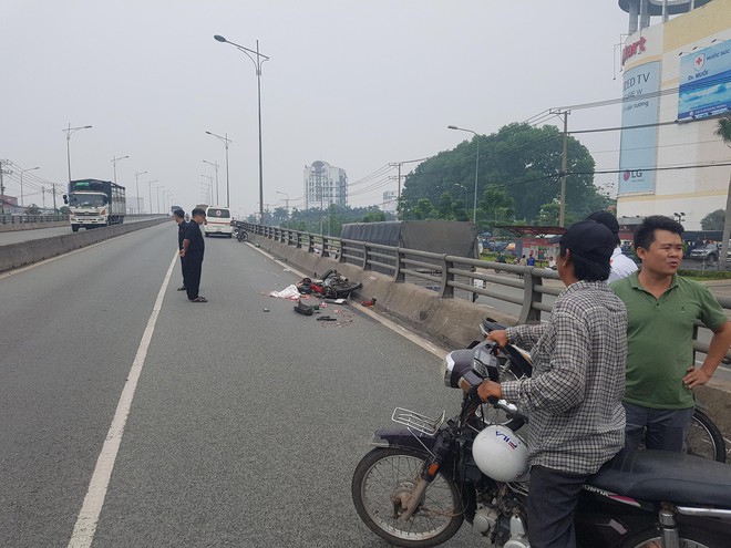 Bé gái 4 tuổi tử vong dưới bánh xe ben, mẹ nguy kịch - Ảnh 1.