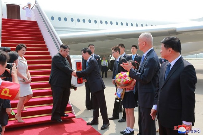 Ảnh: Phu nhân lãnh đạo Triều Tiên Ri Sol-ju đẹp rạng ngời ở Trung Quốc - Ảnh 1.