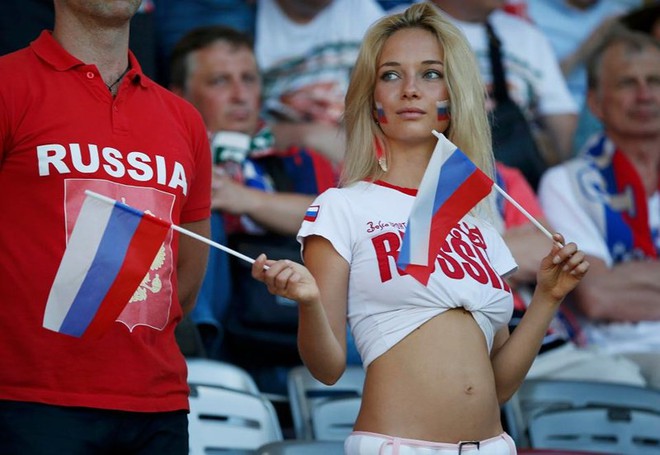 Nữ CĐV Nga xinh đẹp nhất World Cup: Là sao phim người lớn, đã đăng quang Hoa hậu - Ảnh 8.