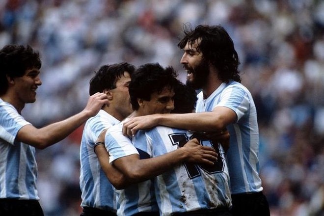 Maradona: Muốn Messi làm phù thủy, phải ném cho cậu áo choàng và cây chổi đã chứ! - Ảnh 2.