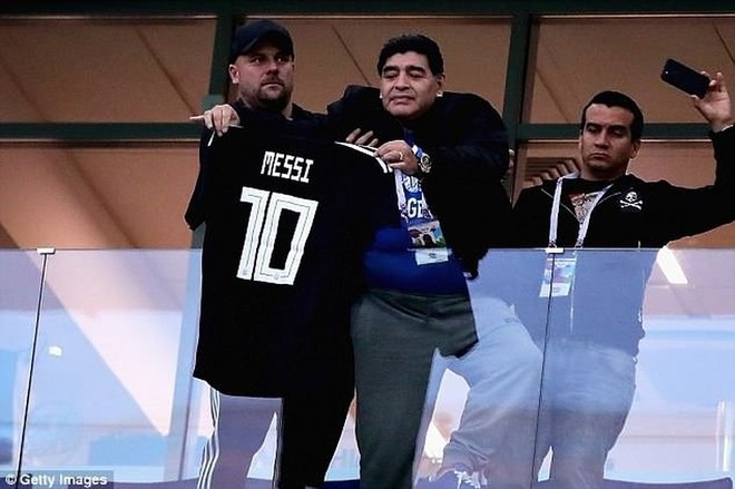 Biểu cảm của cậu bé vàng Maradona khi Argentina thua Croatia cay đắng - Ảnh 2.