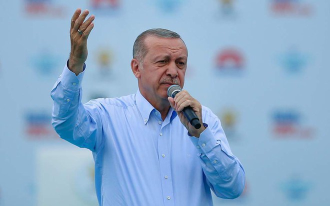 Tổ chức bầu cử TT Thổ Nhĩ Kỳ sớm:  Canh bạc được ăn cả, ngã về không của ông Erdogan - Ảnh 1.