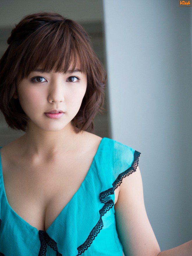 Nhan sắc nóng bỏng của mỹ nhân phim 18+ là bạn gái cầu thủ xấu trai nhất tuyển Nhật - Ảnh 8.