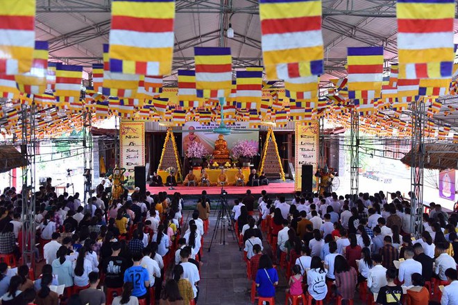 Thượng tọa Thích Nhật Từ: Tôi không làm phép ma tà cầu nguyện cho sĩ tử thi tốt nghiệp - Ảnh 1.