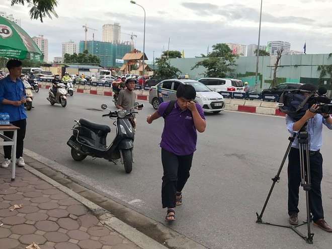 Đi thi muộn, nam sinh chạy thục mạng vào phòng thi - Ảnh 4.