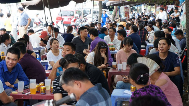 Làm bài thi môn Toán không tốt, nam sinh giơ giấy nháp vẽ trâu, chiếc cày khi rời phòng - Ảnh 8.