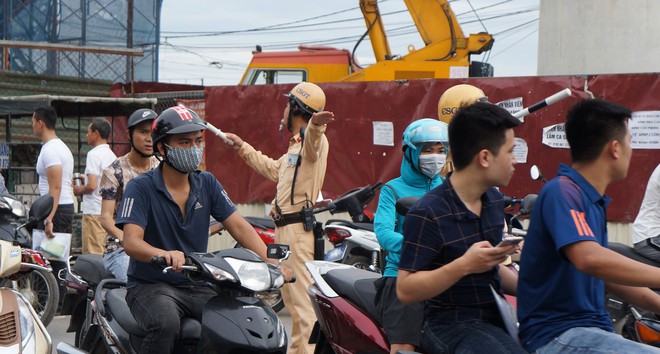 Làm bài thi môn Toán không tốt, nam sinh giơ giấy nháp vẽ trâu, chiếc cày khi rời phòng - Ảnh 10.