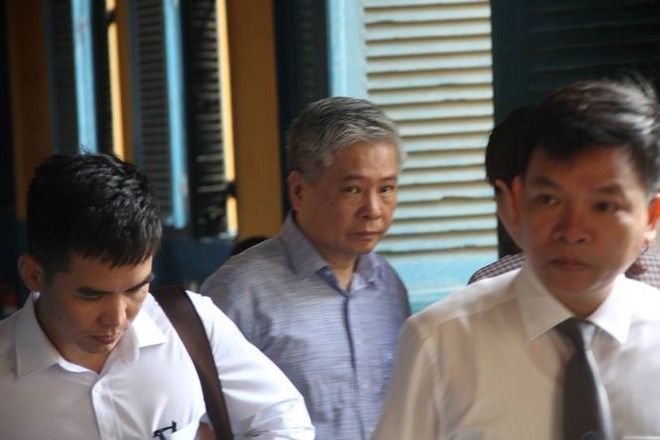 Nguyên Phó thống đốc – bị cáo Đặng Thanh Bình tự đến hầu tòa - Ảnh 2.