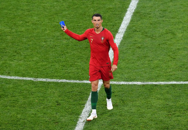 Cận cảnh 90 phút kinh hoàng của Ronaldo: Bế tắc, sút hỏng penalty và suýt nhận thẻ đỏ - Ảnh 14.